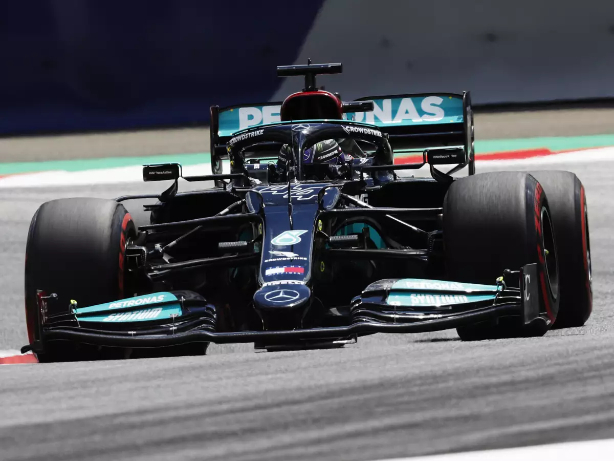Lewis Hamilton (Mercedes) im Training zum Großen Preis der Steiermark in Spielberg Foto zur News: Toto Wolff: Keine neuen Frontflügel mehr im WM-Kampf 2021