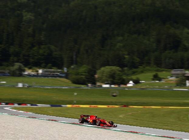 Foto zur News: Ferrari abgeschlagen: Carlos Sainz hofft auf Regenrennen in Spielberg