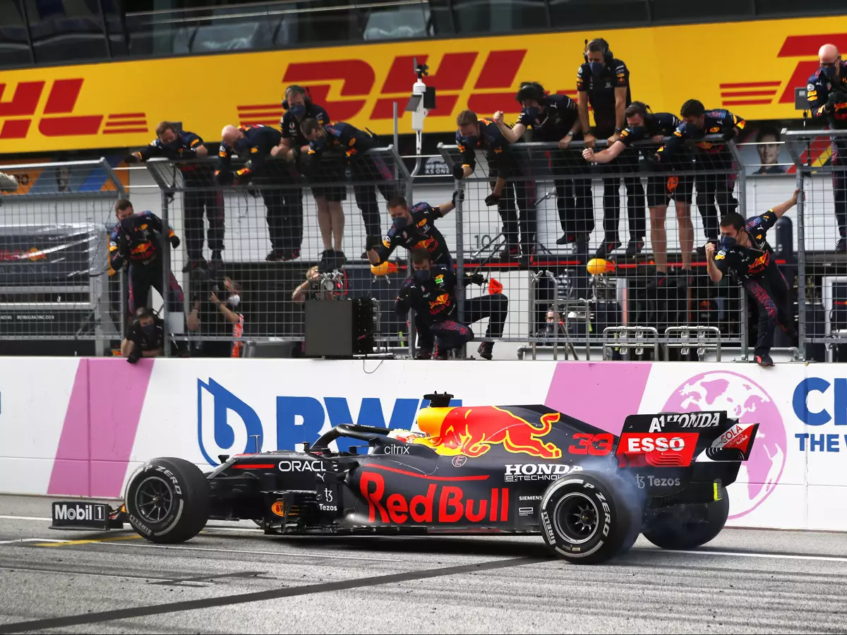 Foto zur News: Gefährlicher Jubel: FIA verwarnt Max Verstappen