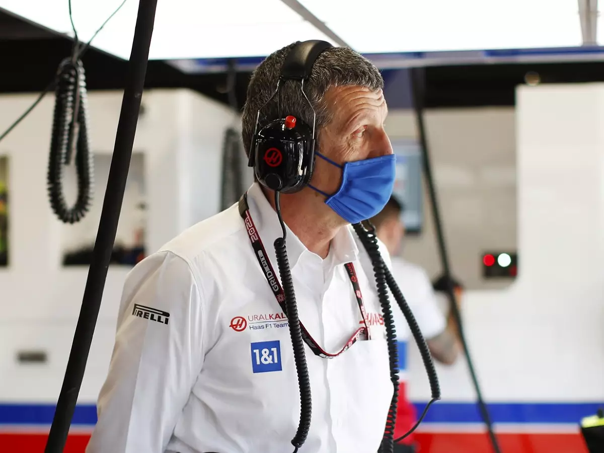 Günther Steiner Foto zur News: Günther Steiner: Lieber mehr Doubleheader als Tripleheader