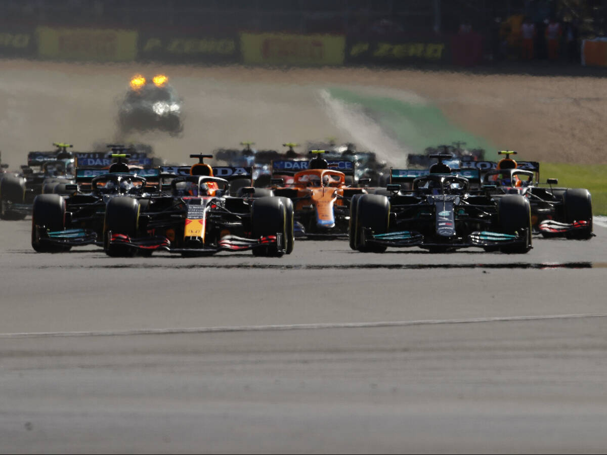Foto zur News: F1-Sprint Silverstone 2021: Verstappen siegt, Alonso macht Action