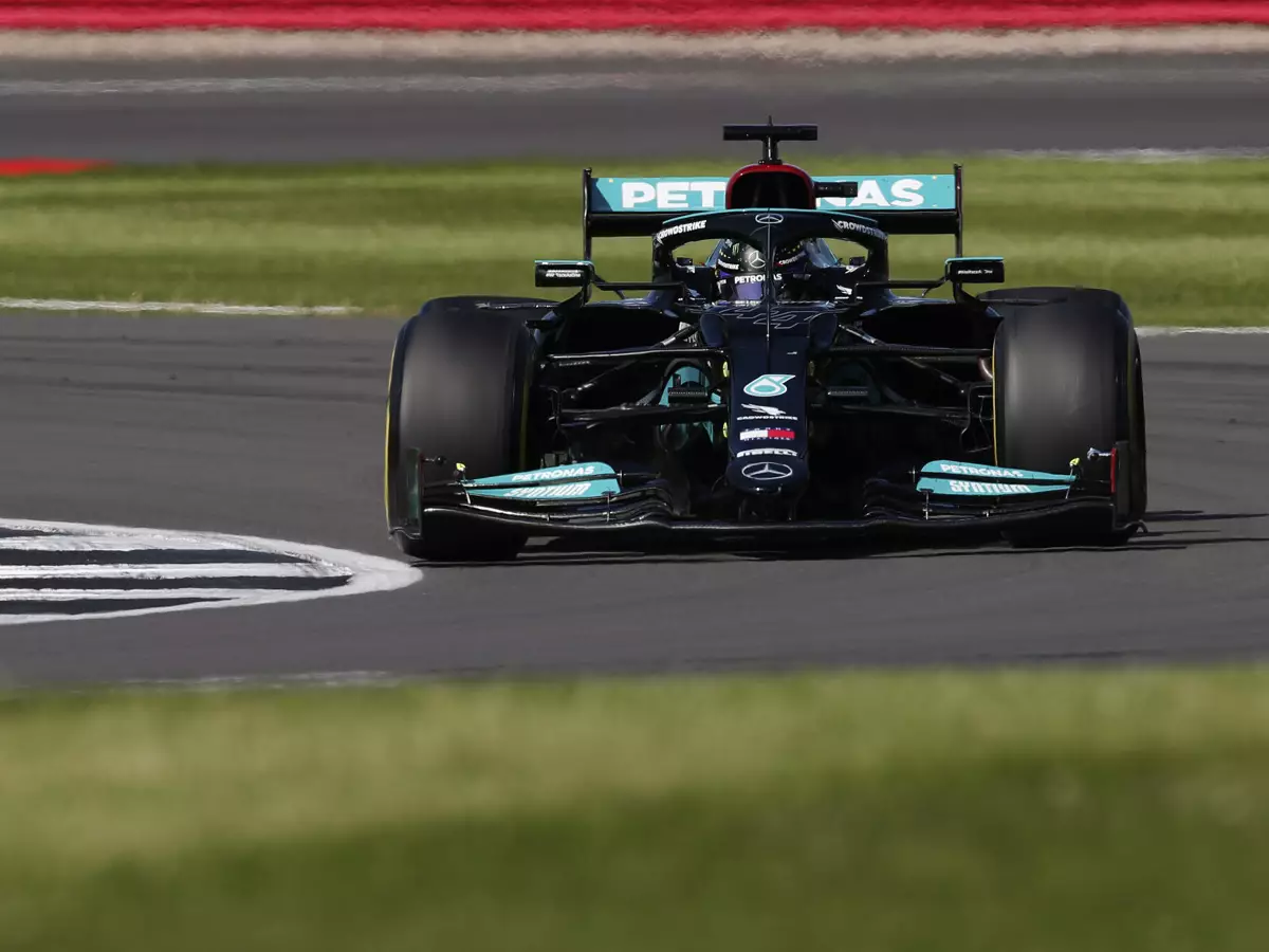 Foto zur News: F1-Rennen Silverstone 2021: Hamilton bezwingt Leclerc in echtem Thriller!