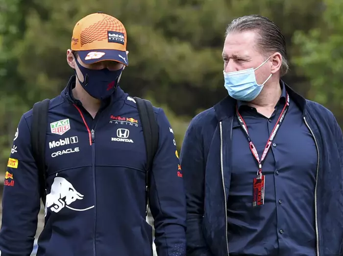 Foto zur News: Jos Verstappen vs. Wolff: Missverständlicher Tweet gelöscht