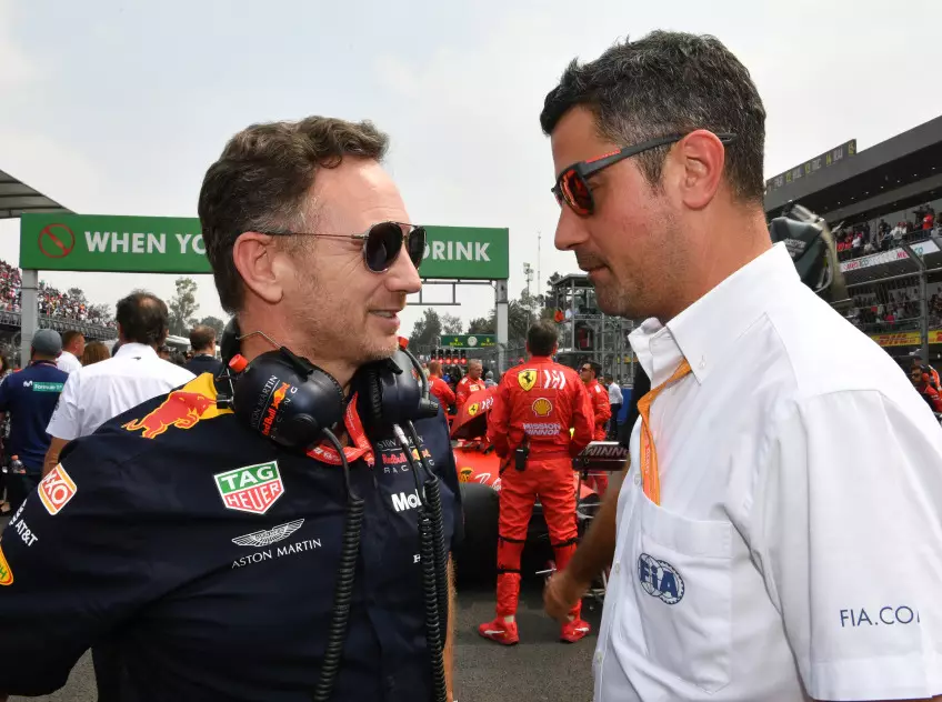 Red-Bull-Teamchef Christian Horner und FIA-Rennleiter Michael Masi vor dem Formel-1-Rennen in Mexiko 2019 Foto zur News: FIA warnt Formel-1-Teams: Kein Gang zu den Rennkommissaren mehr!