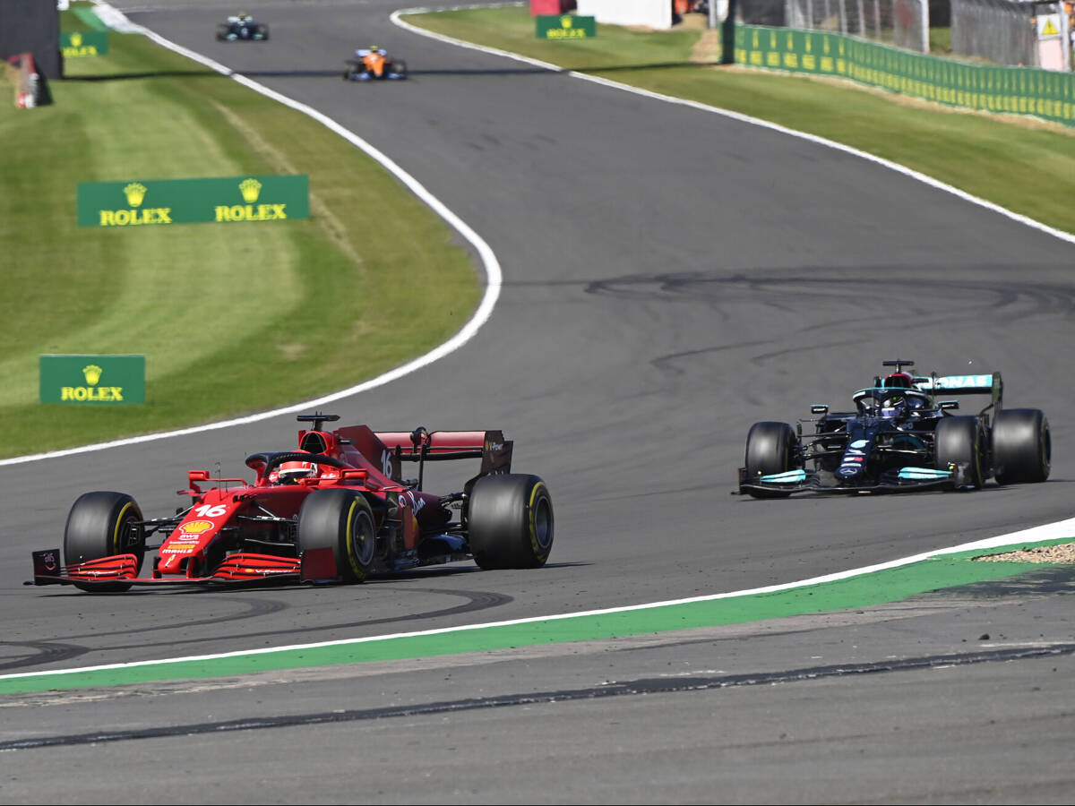 Foto zur News: Leclerc: Ferrari kann nicht auf weitere Mercedes-Duelle hoffen