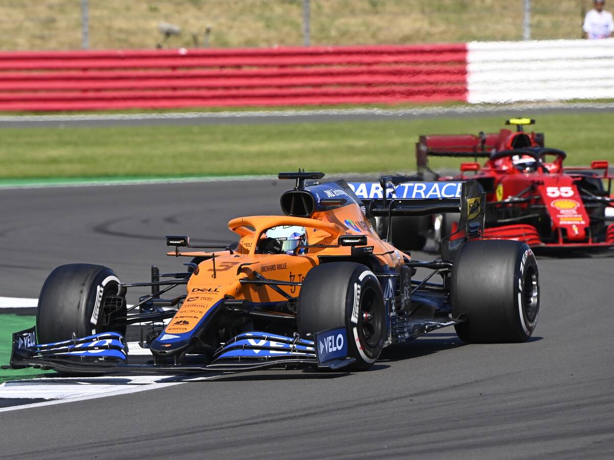 Foto zur News: Sainz: McLaren ist "eines der schwierigsten Autos zum Überholen"