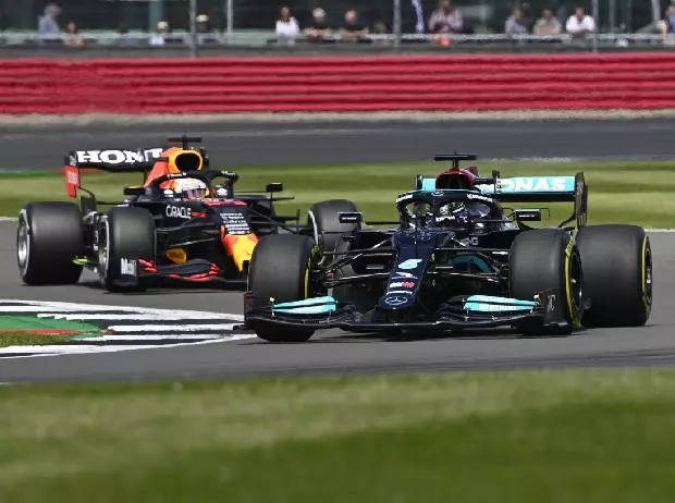 Max Verstappen, Lewis Hamilton Foto zur News: Rennen für Rennen: Das WM-Duell 2021 zwischen Hamilton und Verstappen
