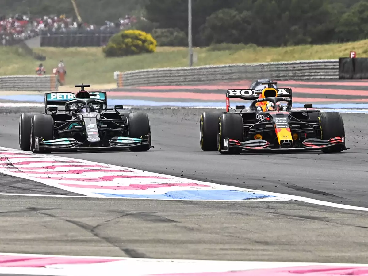 Max Verstappen, Lewis Hamilton Foto zur News: Wolff hofft auf faires Duell: "Wenn nicht, werden wir mehr Kollisionen sehen"