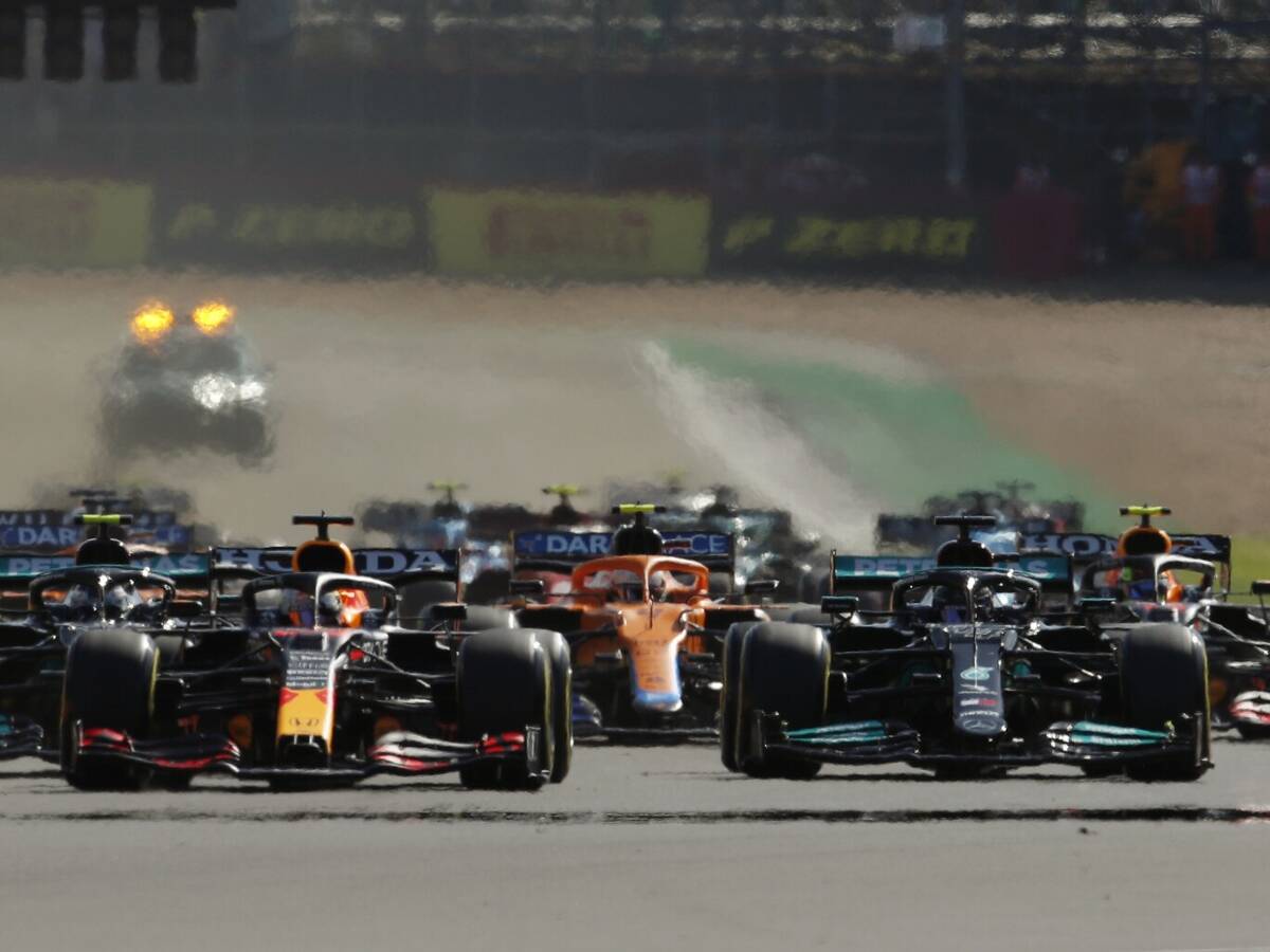 Foto zur News: Sprintqualifying: Warum Hamilton von Verstappen überholt wurde