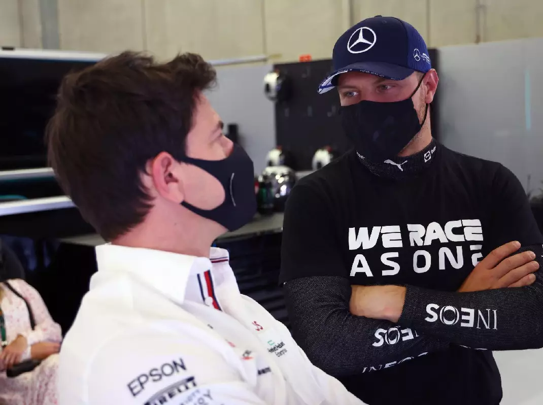 Toto Wolff, Valtteri Bottas Foto zur News: Toto Wolff: Würde Bottas helfen, ein neues Team zu finden