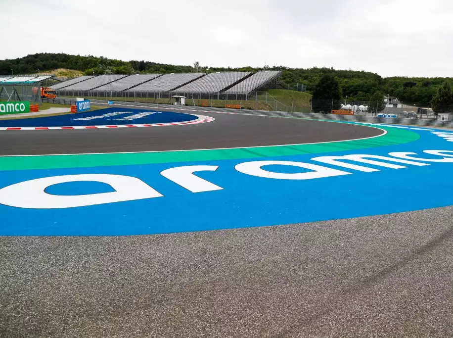 Erste Kurve des Hungaroring Foto zur News: Ungarn-Grand-Prix 2021: Die wichtigsten Informationen für Besucher vor Ort