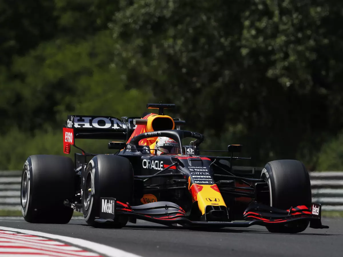 Foto zur News: F1-Training Ungarn 2021: Verstappens Motor scheint zu halten