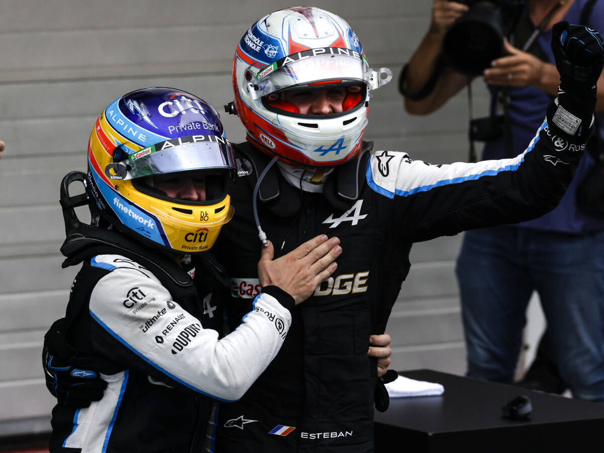 Foto zur News: "Fantastischer Kerl": Esteban Ocon jubelt dank Alonso über ersten Formel-1-Sieg