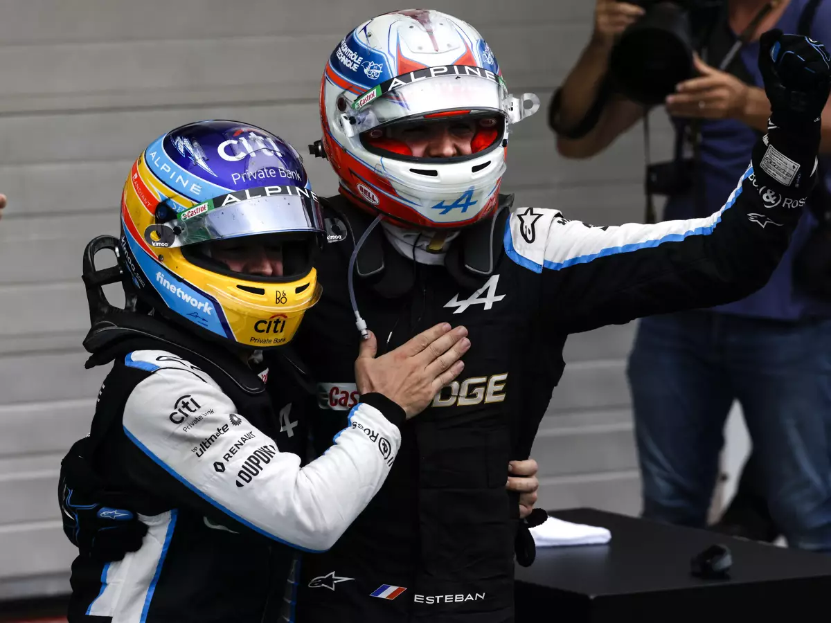 Foto zur News: "Fantastischer Kerl": Esteban Ocon jubelt dank Alonso über ersten Formel-1-Sieg