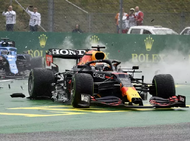 Foto zur News: Startcrash in Ungarn: So groß war der Schaden an Verstappens Red Bull