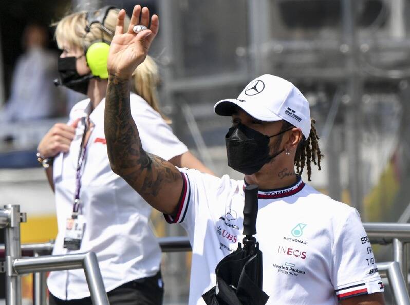 Foto zur News: Lewis Hamilton: Red Bulls Aussagen haben Stimmung angeheizt