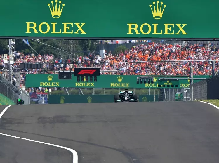 Lewis Hamilton Foto zur News: Kein Auto in der Startaufstellung: Was wäre dann passiert?