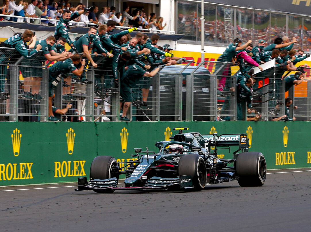 Foto zur News: Protest gegen Vettels Disqualifikation in Ungarn: Aston Martin macht ernst!