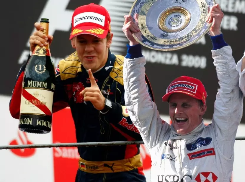 Fotomontage: Sebastian Vettel 2008 in Monza und Johnny Herbert 1999 am Nürburgring als Rennsieger in der Formel 1 Foto zur News: Video: Die größten Überraschungssieger der Formel 1 seit 1996