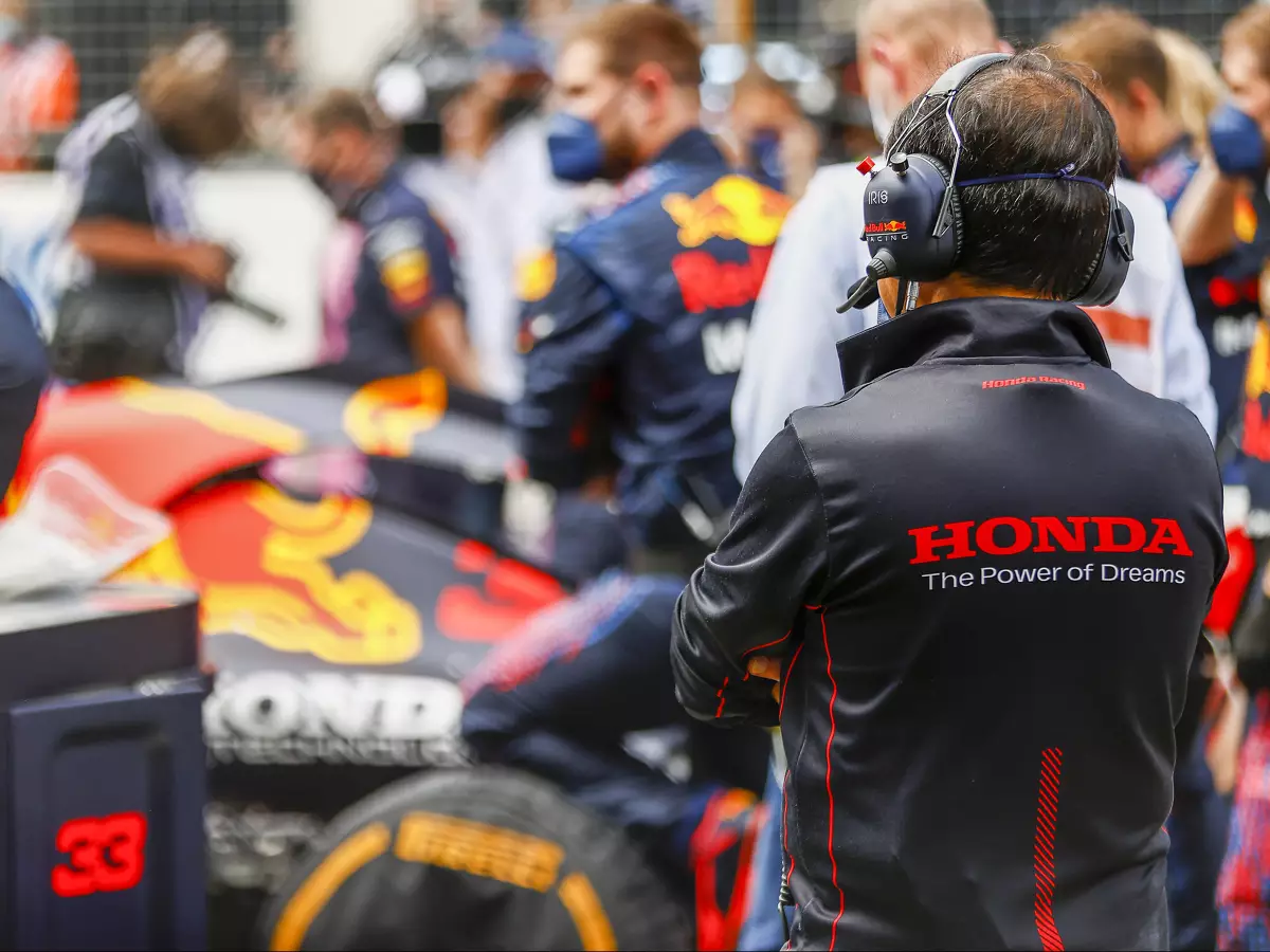 Foto zur News: Verstappen-Crashmotor könnte noch zu Trainingseinsätzen kommen