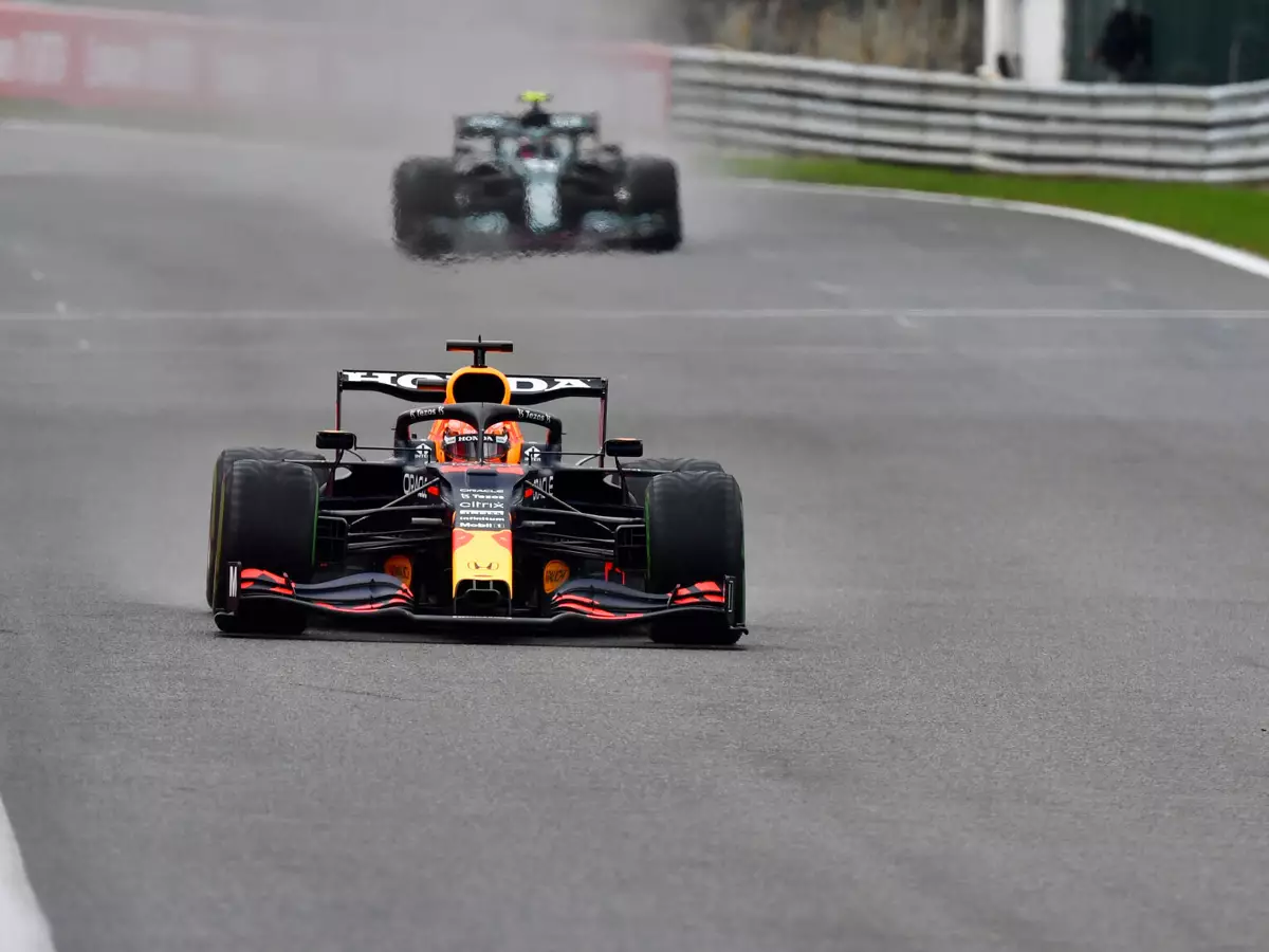 Foto zur News: F1-Qualifying Spa 2021: Verstappen im Regenchaos auf Pole!