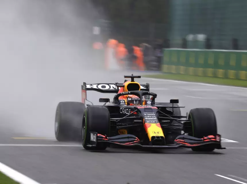 Foto zur News: "Wussten, dass es klappt": Polesetter Verstappen verhindert Russell-Märchen