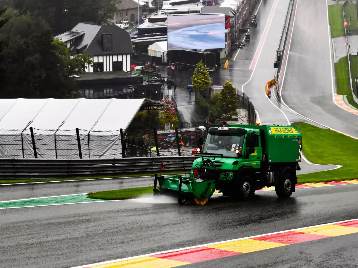 Regen in Spa Foto zur News: Nach Spa-Farce: FIA-Präsident Todt kündigt Lösungsgespräche an