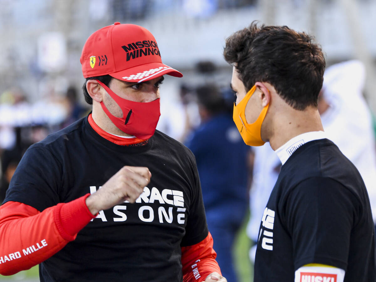 Foto zur News: Carlos Sainz: Zum Geburtstag vom Ferrari-Team hereingelegt