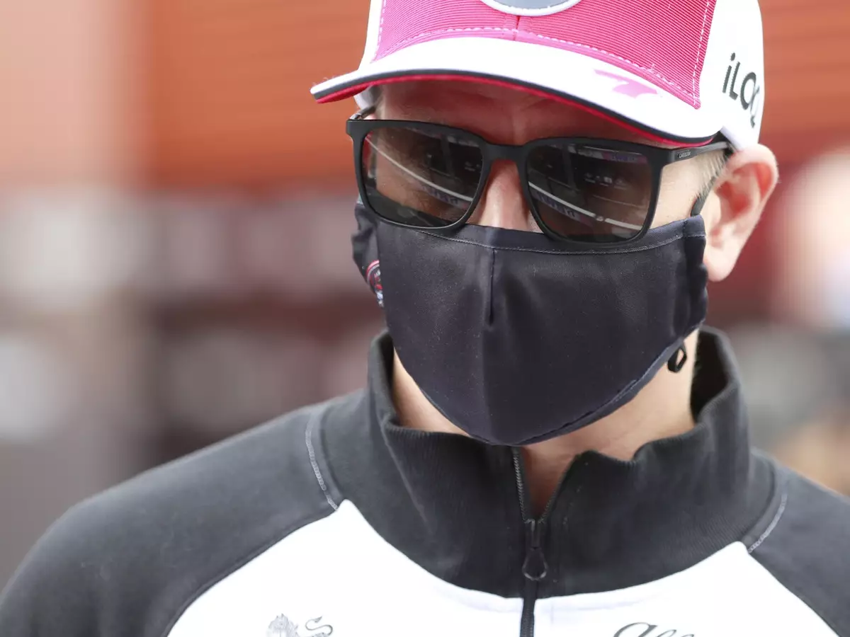 Formel-1-Fahrer Kimi Räikkönen von Alfa Romeo bei einem Medientermin vor dem Grand Prix der Niederlande 2021 in Zandvoort im Porträt Foto zur News: Kimi Räikkönen: Ich wollte schon häufiger einfach aufhören ...