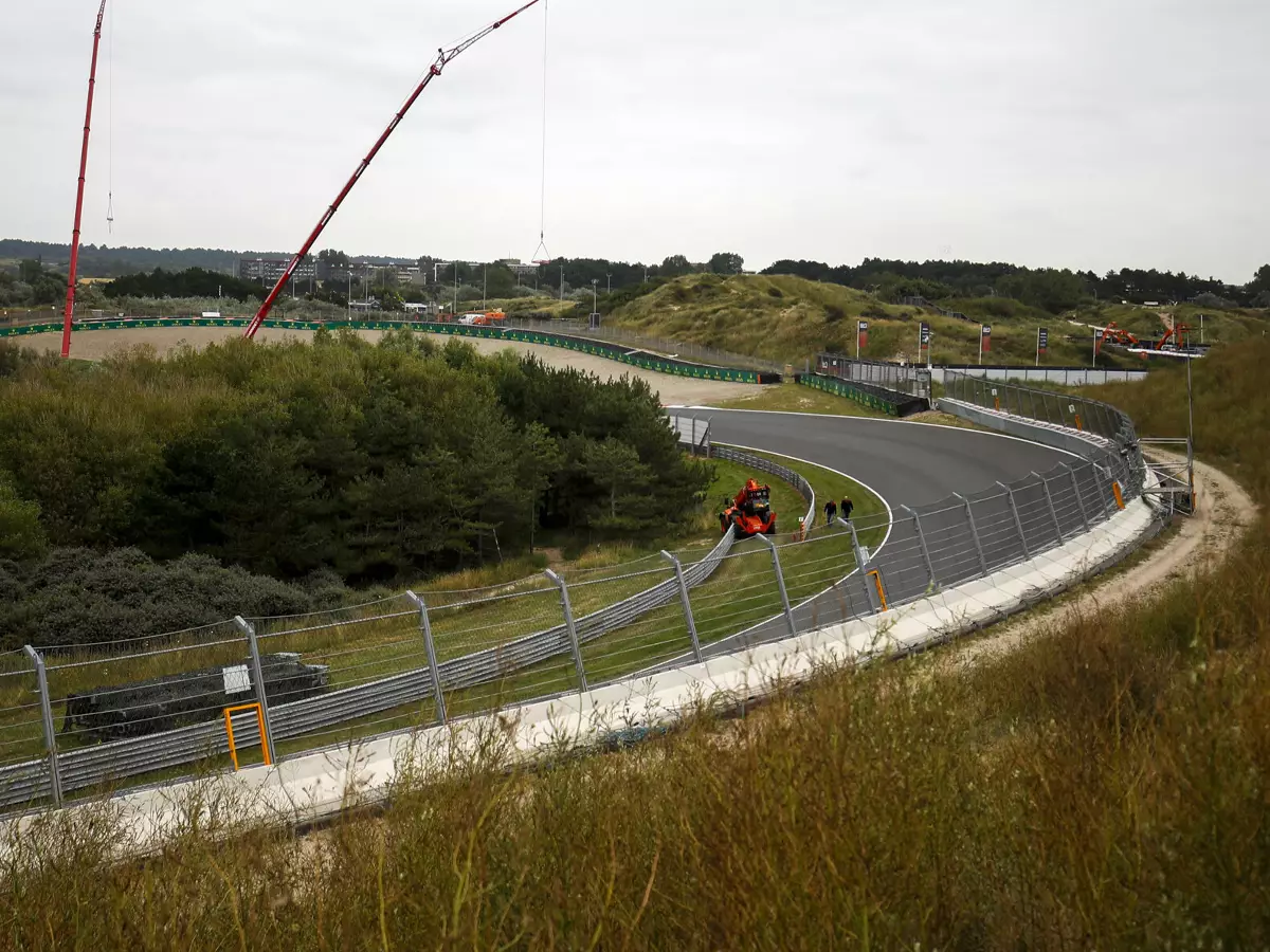 Foto zur News: Zandvoort: Steilkurve wurde noch mit Charlie Whiting geplant