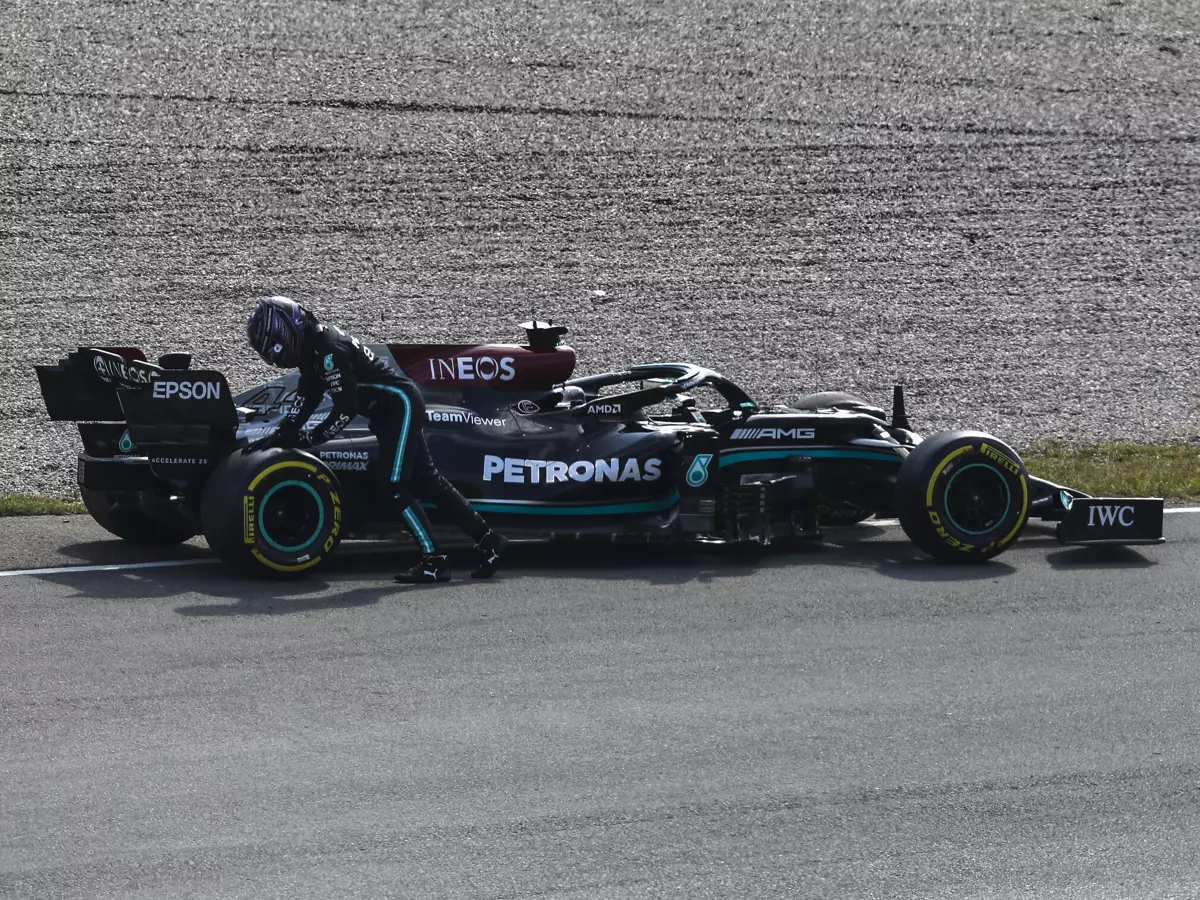 Lewis Hamilton (Mercedes): Motorschaden im Freien Freitagstraining zum Grand Prix der Niederlande in Zandvoort 2021 Foto zur News: F1 Zandvoort 2021: Zwei Mercedes-Motoren geben den Geist auf!