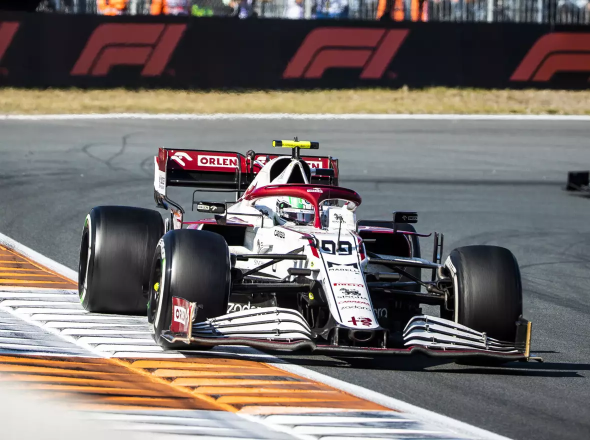 Foto zur News: Enttäuscht: Antonio Giovinazzi nach Reifenschaden ohne Punkte