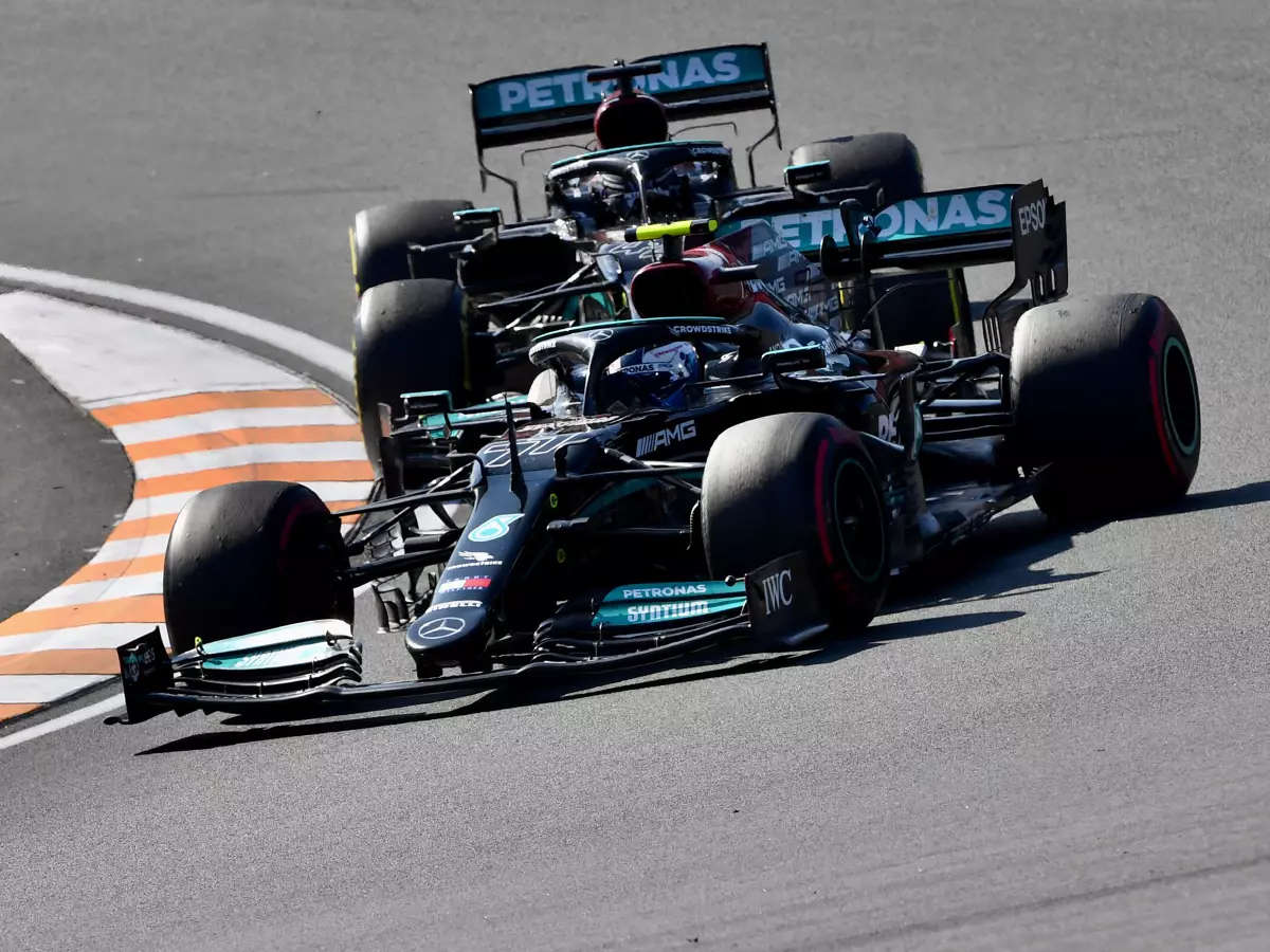 Valtteri Bottas vor Lewis Hamilton (beide Mercedes) beim Grand Prix der Niederlande in Zandvoort 2021 Foto zur News: Valtteri Bottas und die schnellste Runde: Die Aufregung war umsonst
