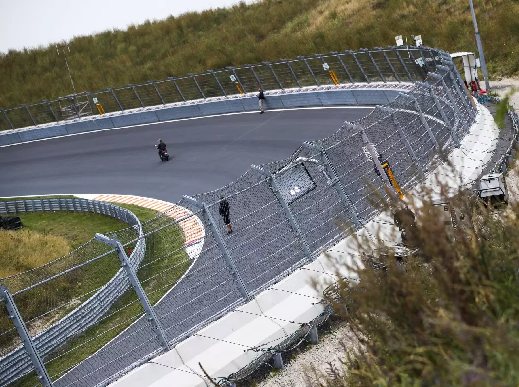 Foto zur News: DRS in der Steilkurve: FIA mit Test im FT1 von Zandvoort