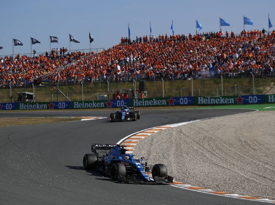 Foto zur News: Fernando Alonso: Mann des Rennens wäre beinahe abgeflogen