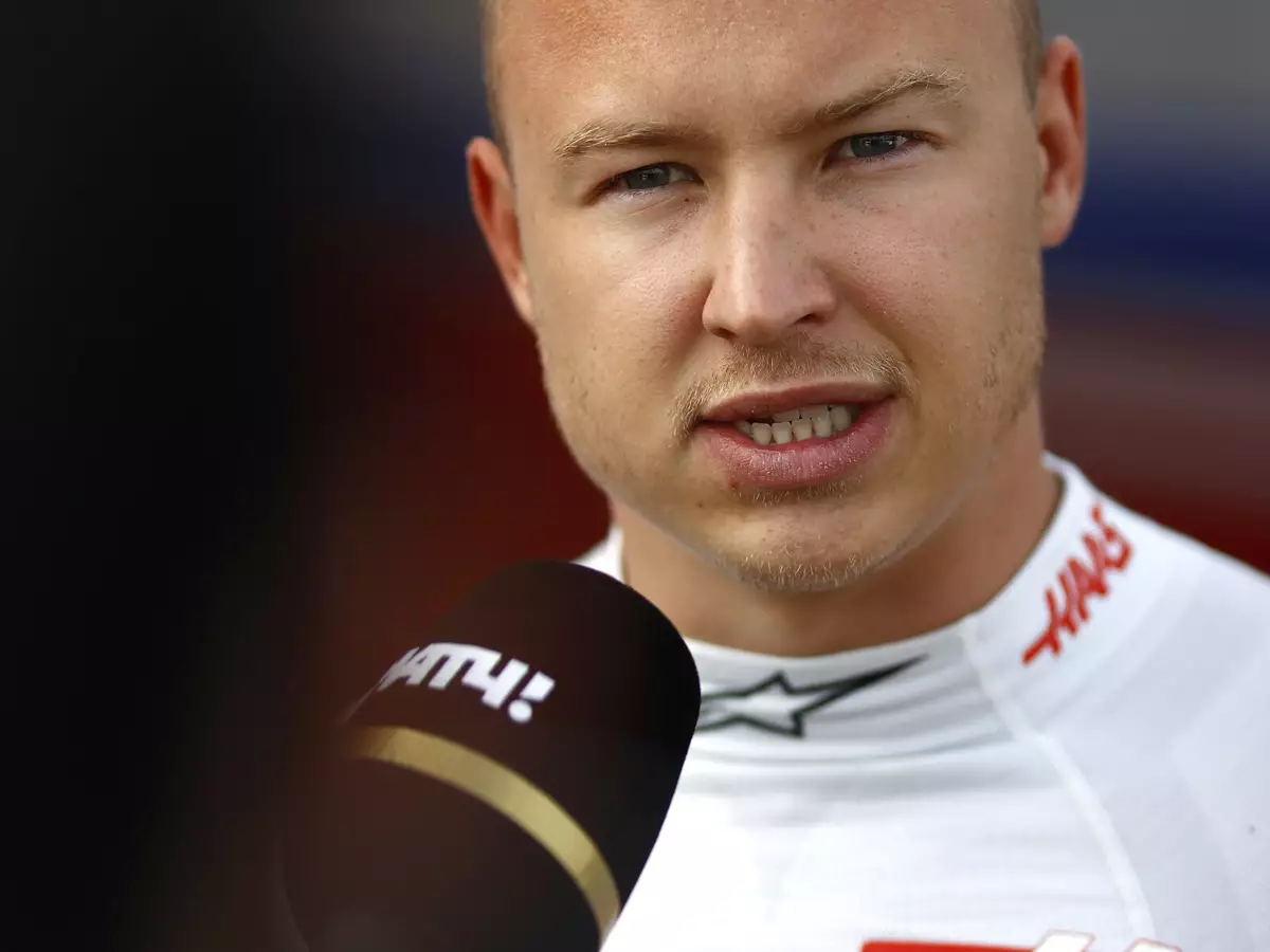 Nikita Masepin gibt nach dem Grand Prix der Niederlande in Zandvoort 2021 ein Interview Foto zur News: Mick Schumacher lässt erneute Masepin-Attacken einfach von sich abprallen