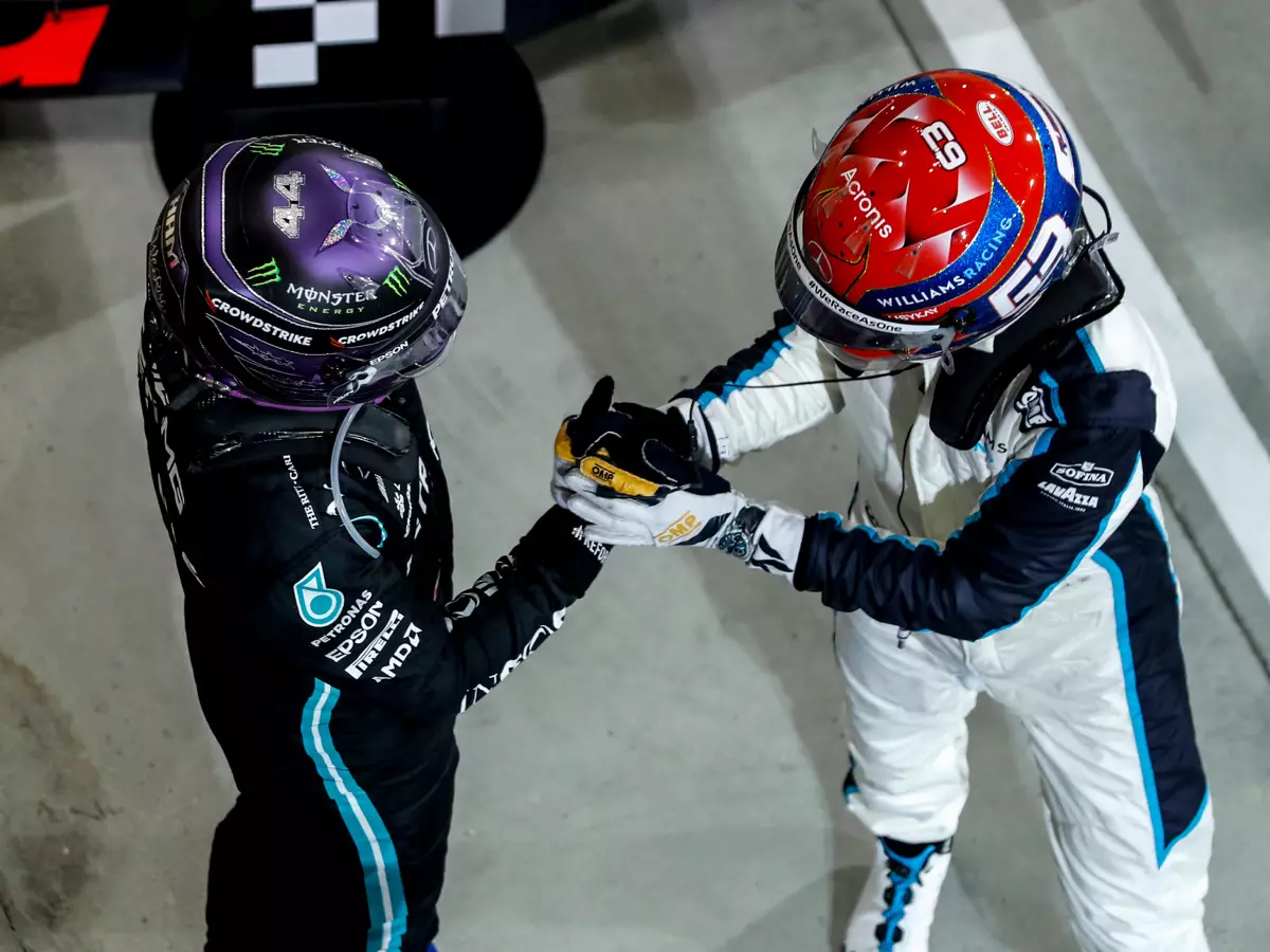 Lewis Hamilton (Mercedes) und George Russell (Williams) nach dem Qualifying zum Grand Prix von Belgien in Spa-Francorchamps Foto zur News: Lewis Hamilton: Veto gegen Teamkollege Russell "nicht mein Stil"
