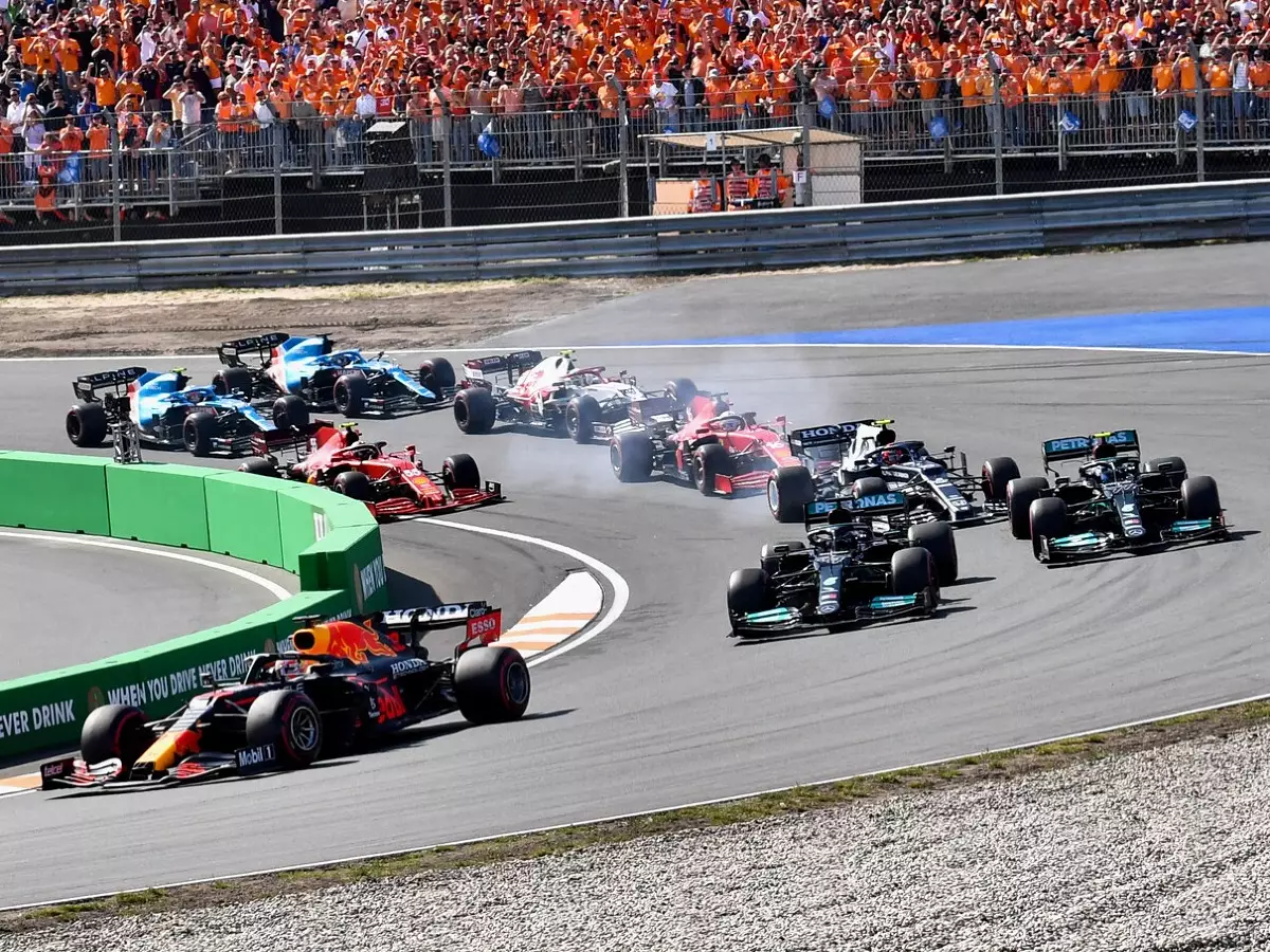 Max Verstappen führt nach dem Start zum Grand Prix der Niederlande der Formel 1 2021 in Zandvoort Foto zur News: Formel-1-Teamchefs: 23 Rennen sind zu viele!