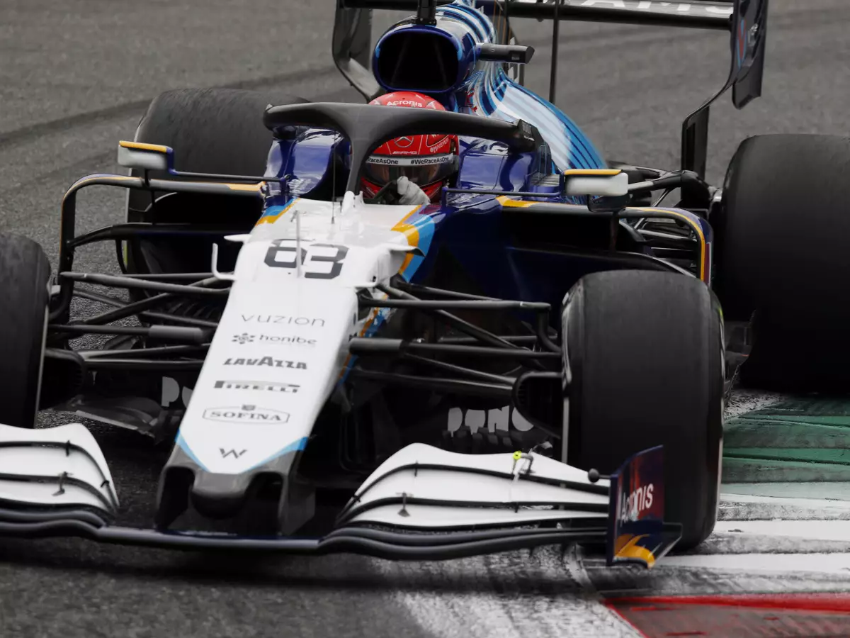George Russell (Williams) im Training zum Formel-1-Rennen von Italien in Monza 2021 Foto zur News: Helmkamera gibt Informationen preis: Williams nimmt's für Formel-1-Wohl hin