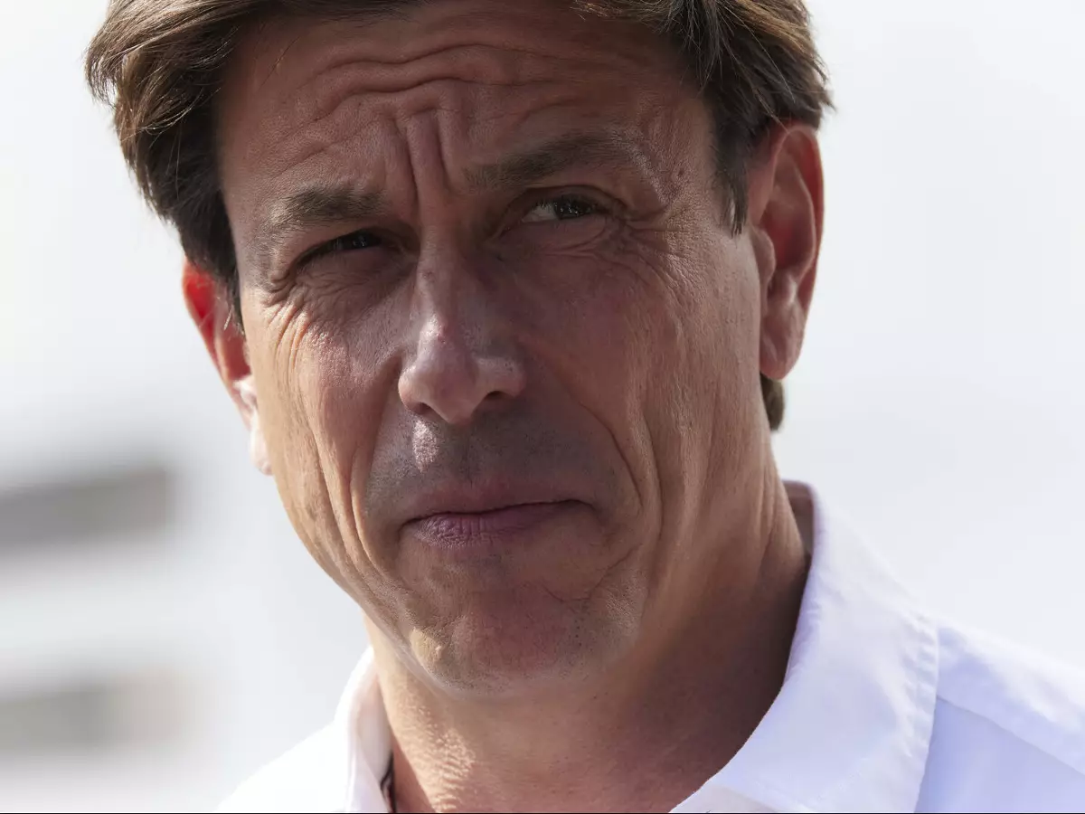 Mercedes-Teamchef Toto Wolff in Nahaufnahme Foto zur News: Toto Wolff kritisiert F1-Sprintformat: "Weder Fisch noch Fleisch"