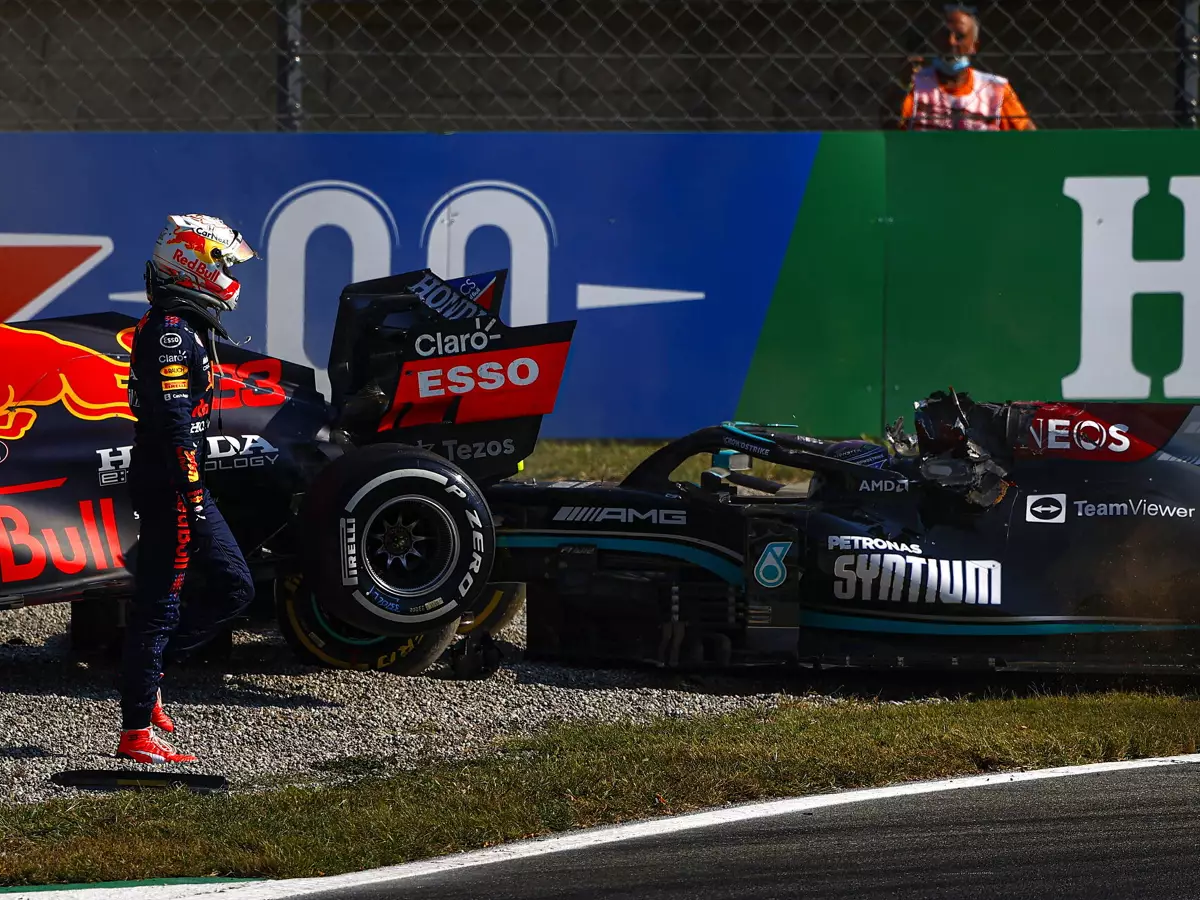 Foto zur News: Hauptschuldiger im Monza-Crash: Kommissare bestrafen Max Verstappen!