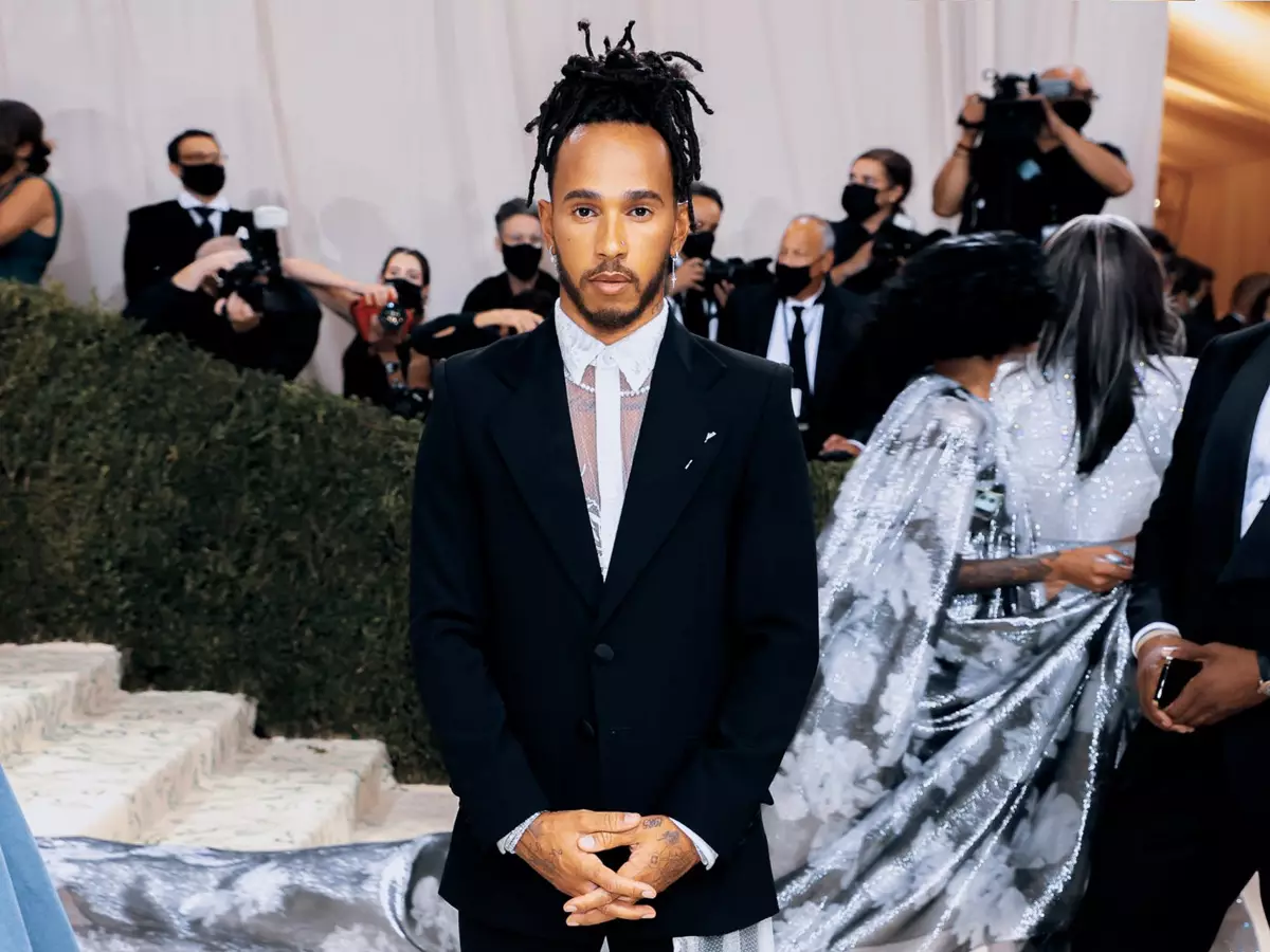 Foto zur News: Hamilton bei der Met-Gala in New York: Mercedes gibt Entwarnung