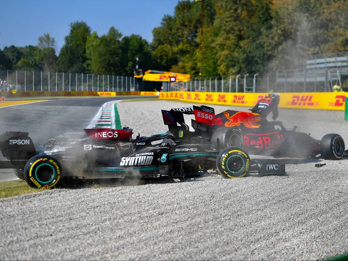 Foto zur News: Alonso: Hamilton #AND# Verstappen haben getan, was sie tun mussten