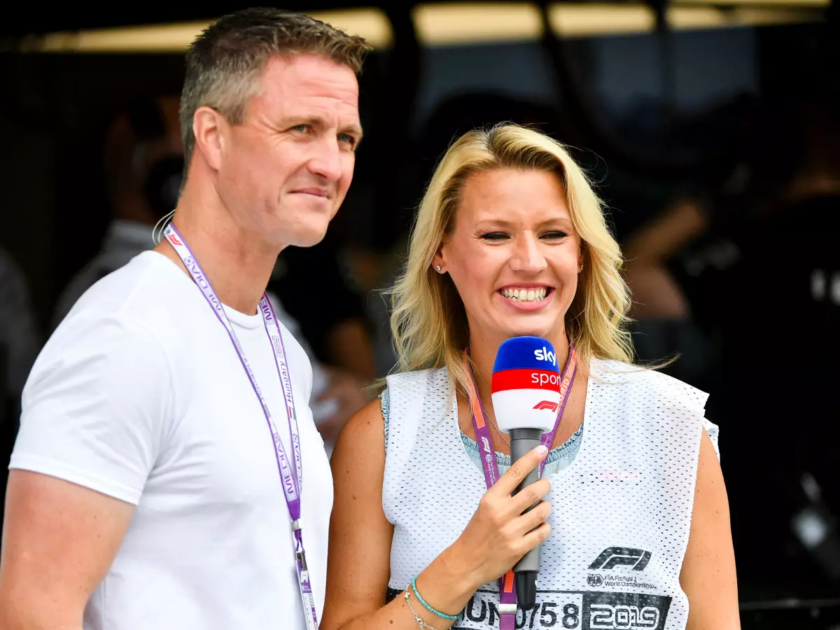 Ralf Schumacher mit Sky-Reporterkollegin Sandra Baumgartner Foto zur News: Ralf Schumacher: Hatte "ein bisschen Sorge" um Sebastian Vettel