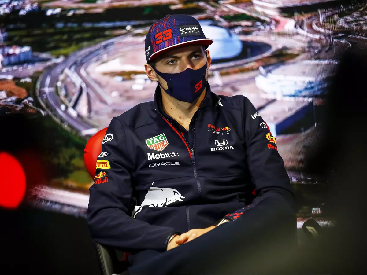 Max Verstappen (Red Bull) in der FIA-Pressekonferenz beim Medien-Donnerstag in Sotschi, Grand Prix von Russland 2021 Foto zur News: Wortgefecht geht in PK weiter: Was Verstappen und Hamilton gesagt haben