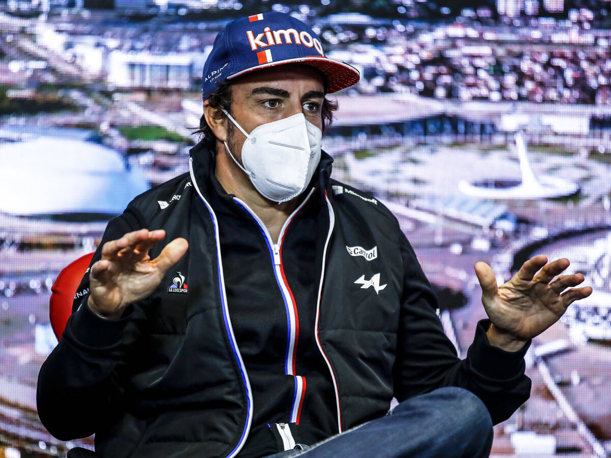 Foto zur News: Fernando Alonso: Noch "sehr weit" weg von einem Podium