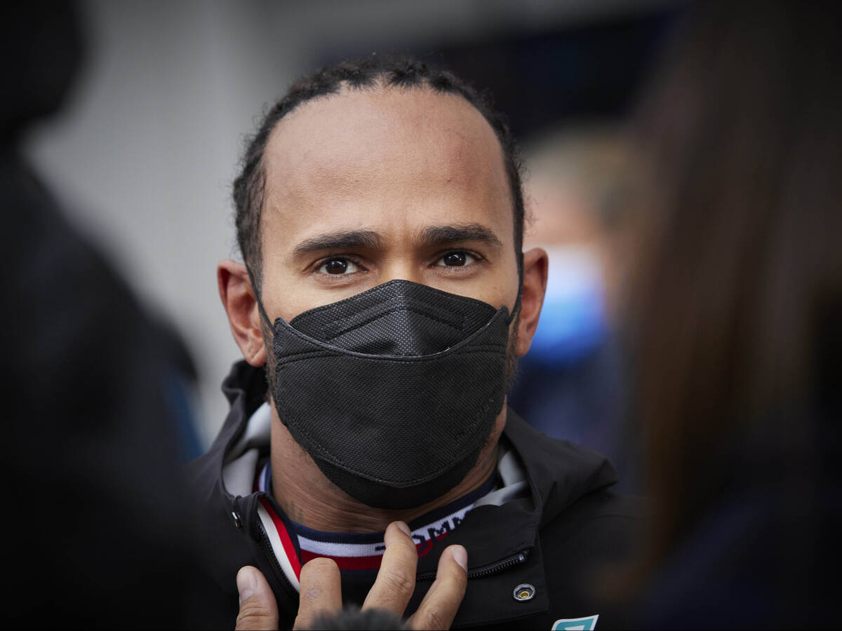 Foto zur News: Lewis Hamilton findet Fehler "peinlich": Spürt jetzt er den Druck?