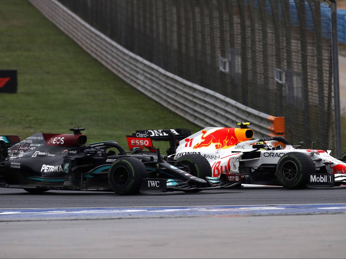 Foto zur News: "Ziemlich intensiv": Zweikampf des Rennens zwischen Perez und Hamilton