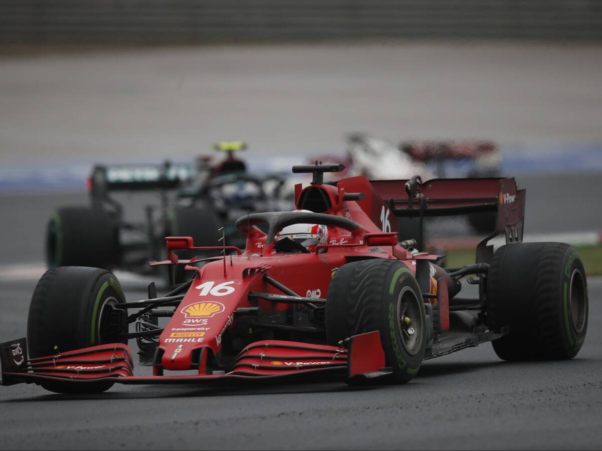Foto zur News: Ferrari: Hätte Charles Leclerc ohne Stopp durchfahren können?