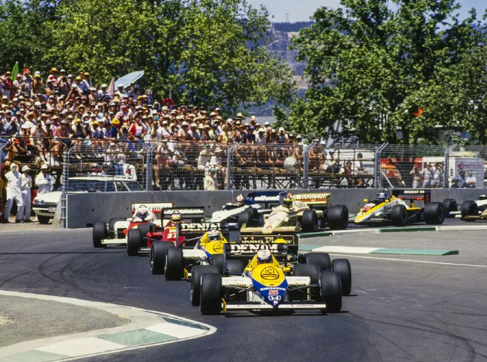 Formel-1-Start beim ersten Grand Prix von Australien in Adelaide 1985 im Victoria Park Foto zur News: Abstimmung in Adelaide: Formel-1-Strecke bleibt (vorerst) erhalten
